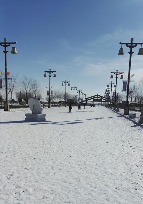 白雪皑皑的故事（山村美景与乡土情怀）