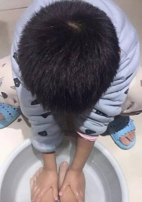 小姑娘的感恩之路（不忘初心，传递感恩的力量）