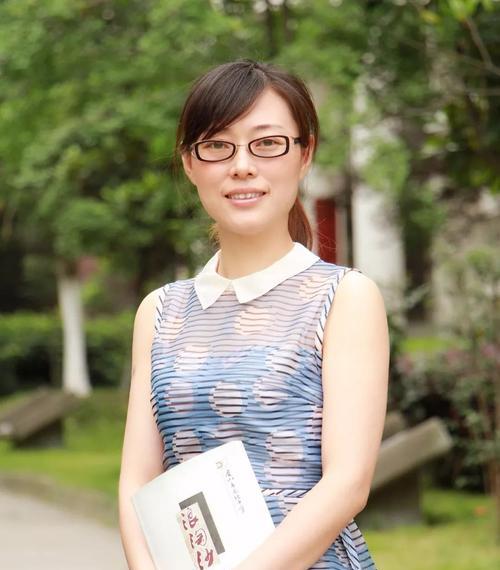 坚持敬业爱生为人师表（一个志愿者的故事）