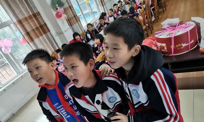 学着感恩同学（班里的小故事）