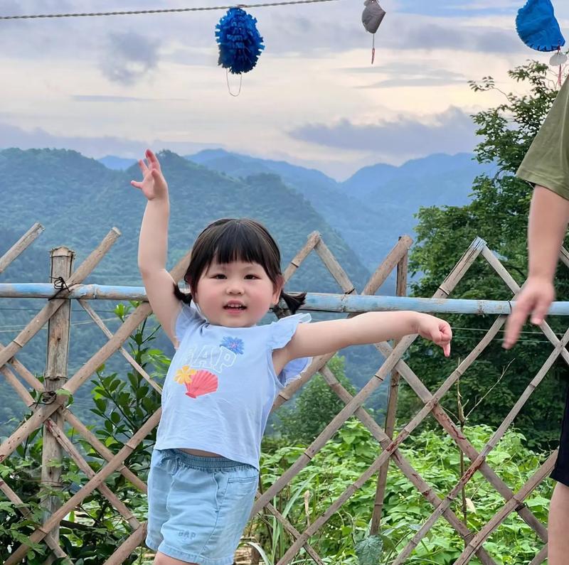 小芳的古灵精怪（一个充满想象力的妹妹）