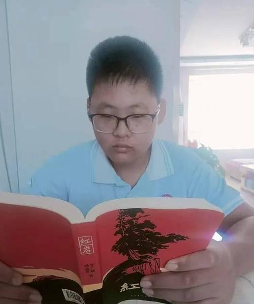 伴着成长的足迹（一个孩子的成长故事）