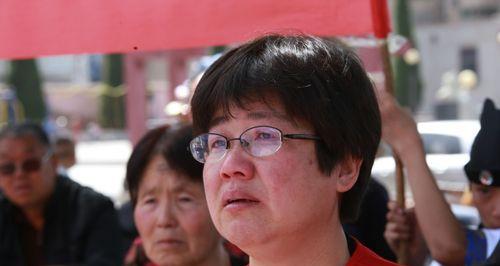 母亲节的温暖岁月（母亲为我流泪，我为母亲而笑）