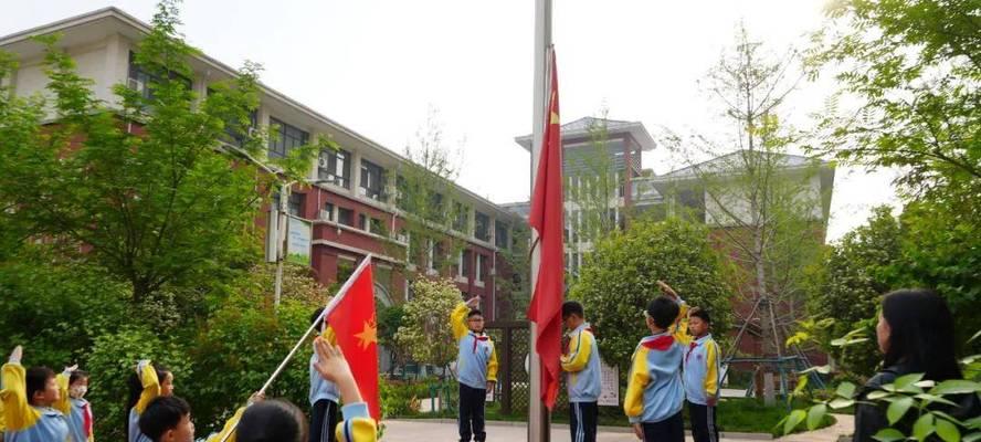 我的五星红旗（五星红旗见证我的成长之路）