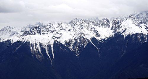 情暖雪山（雪山上的爱）