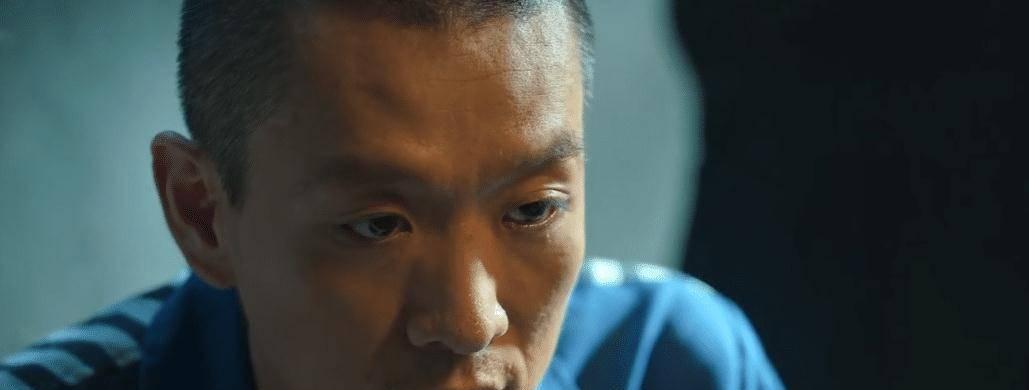 泪水洗净心灵(以泪犹如决堤而下,情感流淌的真谛)