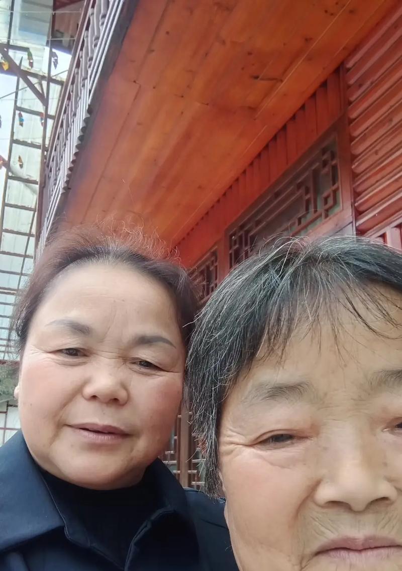 珍贵的亲情（一家人的故事）