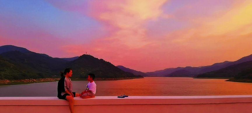夕阳下有你陪伴（温暖的陪伴，让人心安）