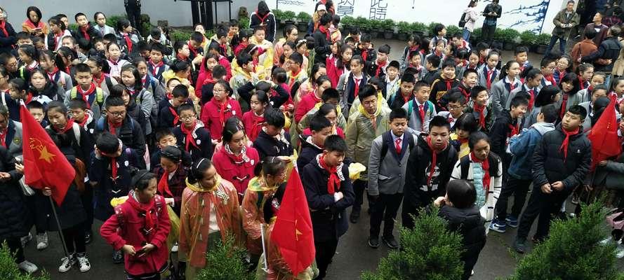 信念坚定的力量（以信念为支撑，不屈不挠地追逐梦想）