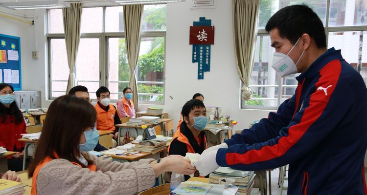 教育在路上（为了学生的安全，老师们放弃了自己的安全）