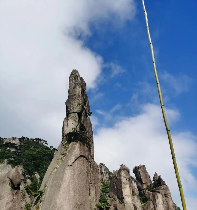 勇攀险峰，领略壮丽景色（勇攀险峰，领略壮丽景色）