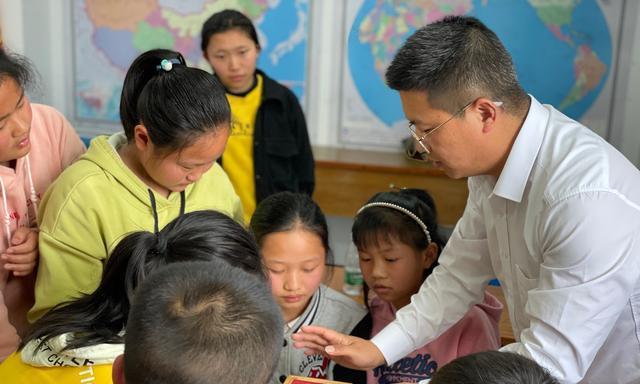 有趣的一堂课（小学生们的新奇体验）