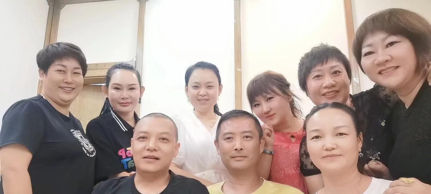 友情无价——以同学情为主题的小故事（从校园到社会，那些年我们一起走过的日子）