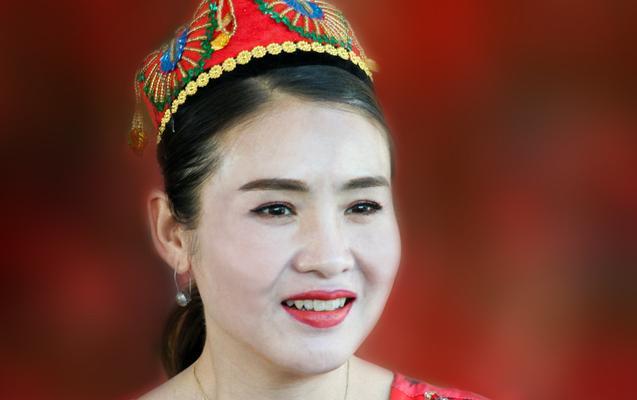 尔族姑娘艾孜拉的故事（在困境中坚强生活）