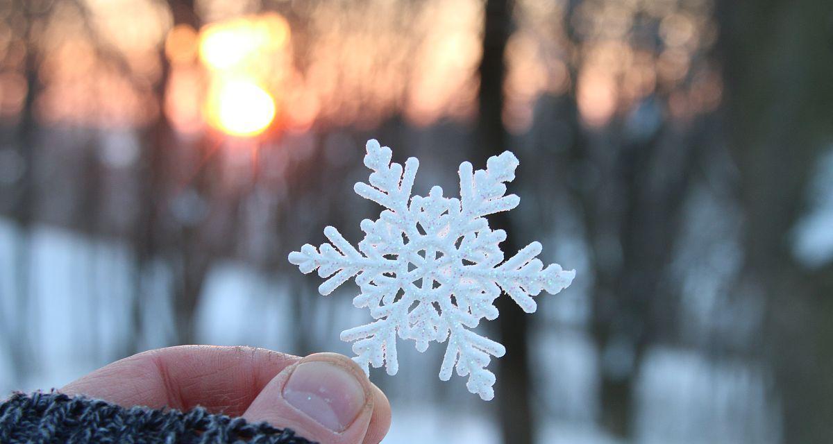 小雪花的冒险（一个雪花的冒险故事）